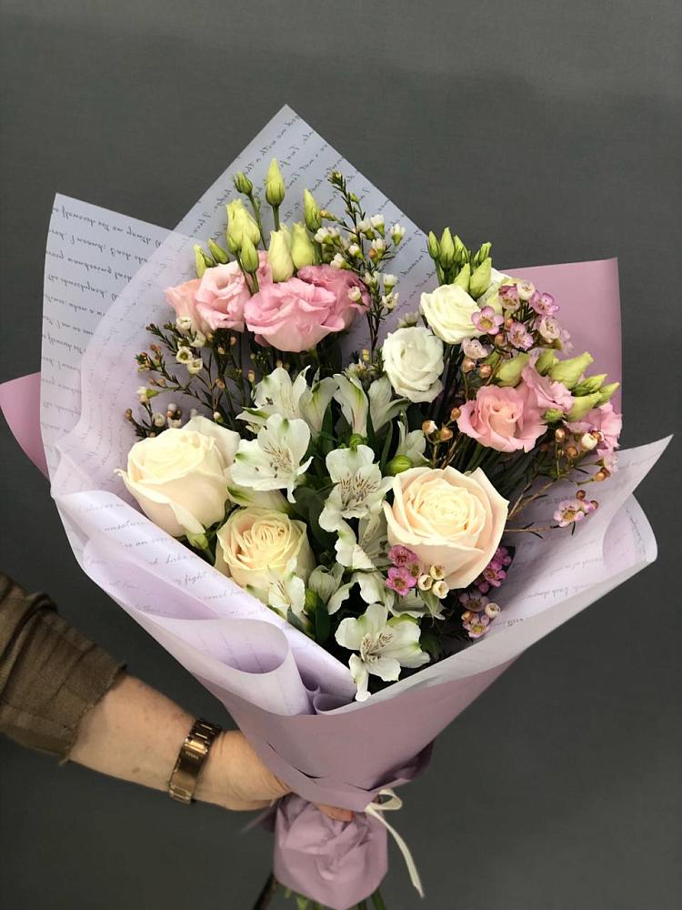 Букет цветов из: Альстромерии, Розы и Лизиантусы в Лебедяни