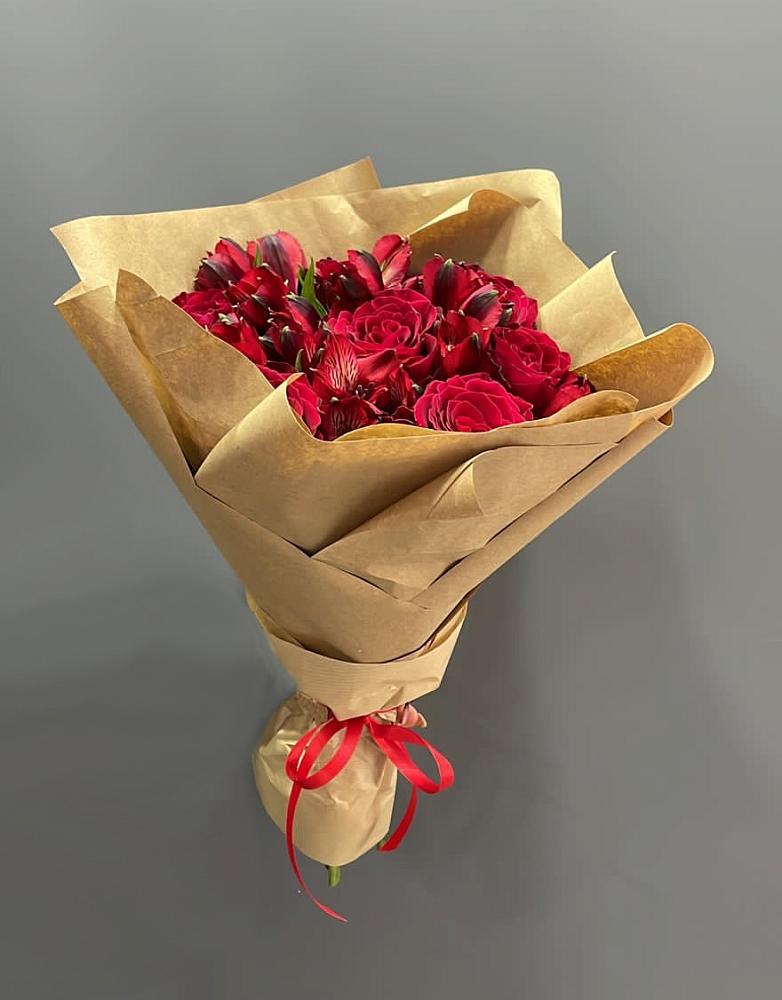 Букет цветов из: Альстромерии и Розы в Лебедяни