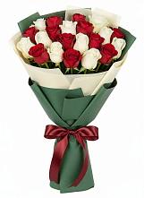 Букет Микс из красных и белых роз в Лебедяни