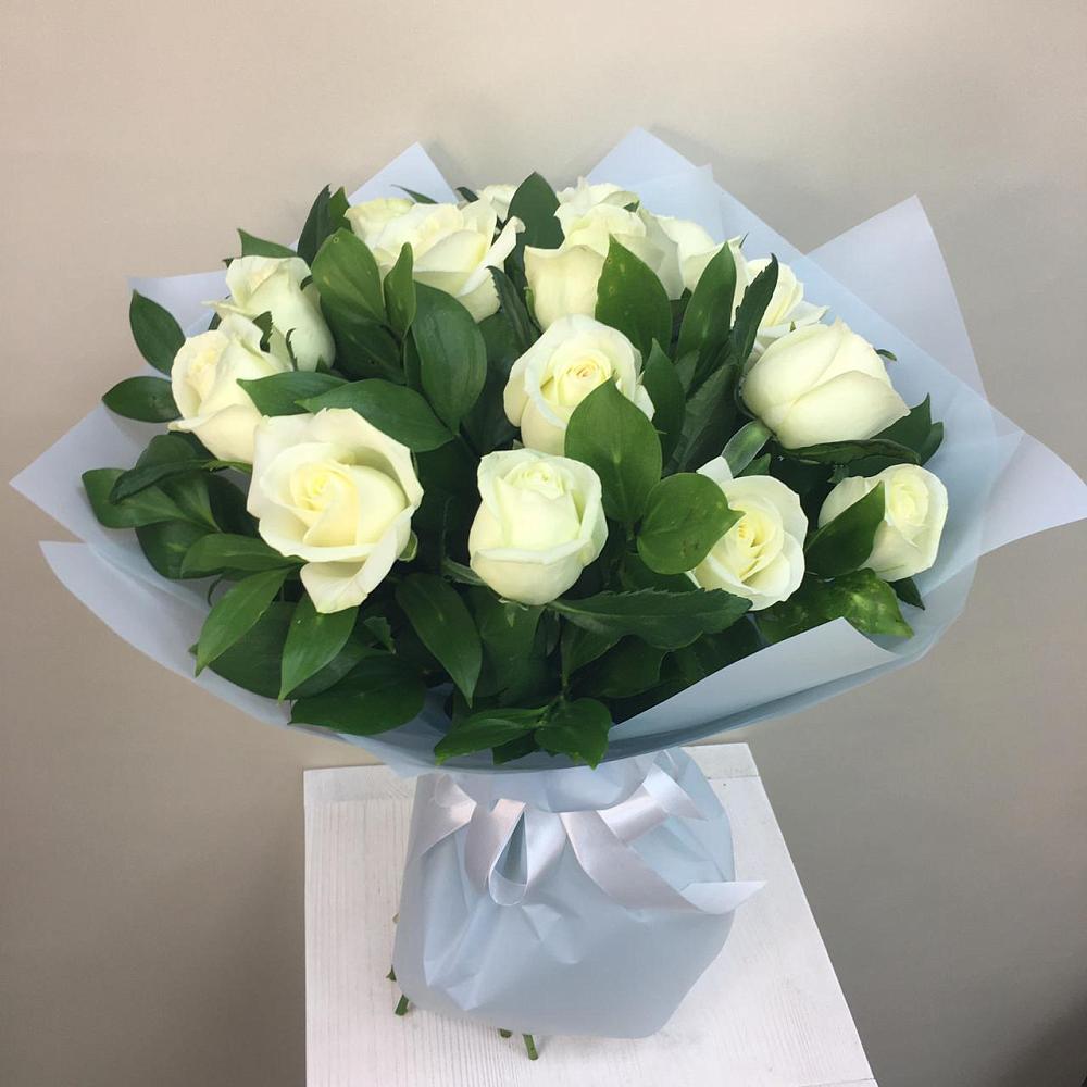 Букет 15 Белых роз Проуд в Лебедяни