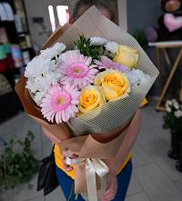 Букет цветов из:  Герберы, Розы и Хризантемы в Лебедяни