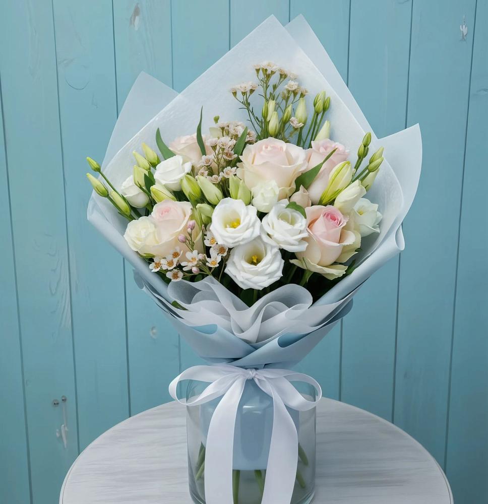 Букет цветов из: Розы и Лизиантусы в Лебедяни