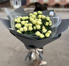 Букет Белые кустовые розы Солинеро в Лебедяни