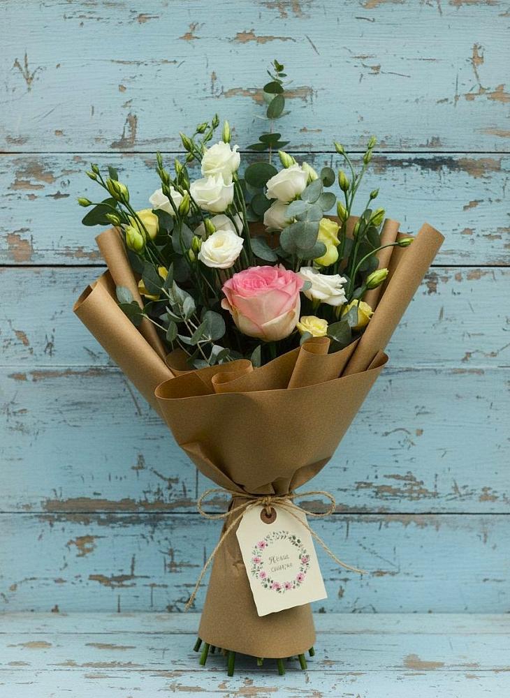 Букет цветов из: Розы и Лизиантусы в Лебедяни