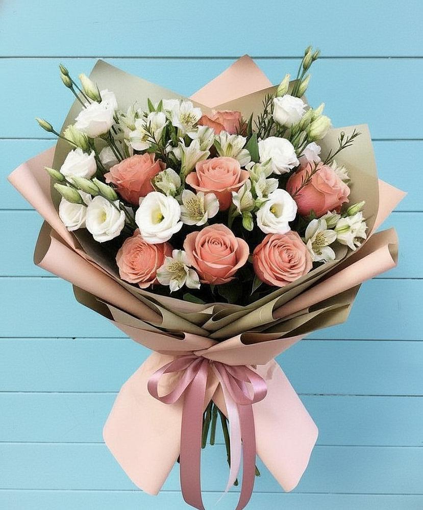 Букет цветов из: Розы, Альстромерии и Лизиантусы в Лебедяни