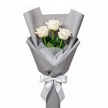 Букет 3 белые розы в Лебедяни