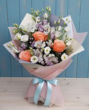 Букет цветов из:  Лизиантусы, Розы, Альстромерии и Гипсофила в Лебедяни