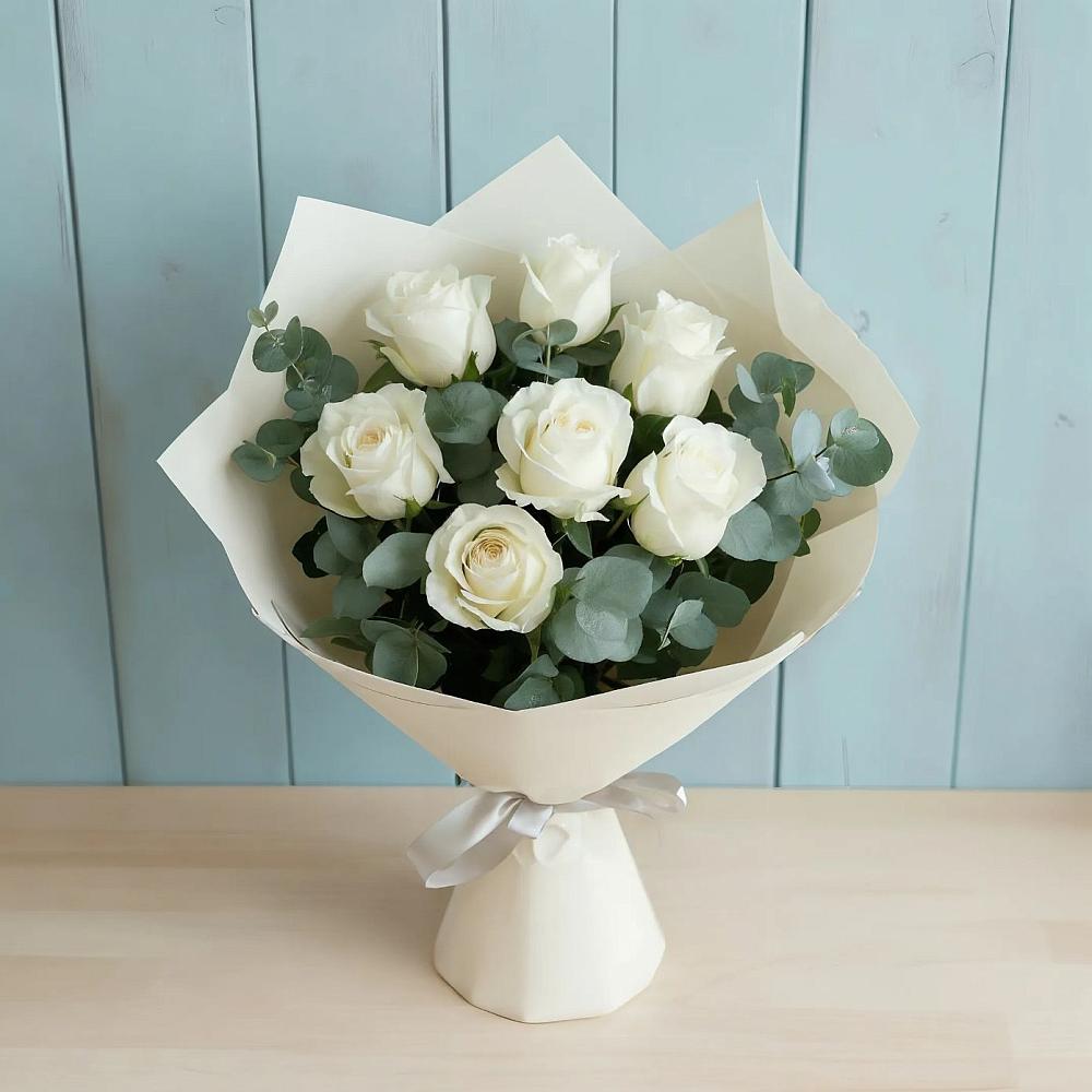 Букет Белые розы в Эвкалипте в Лебедяни