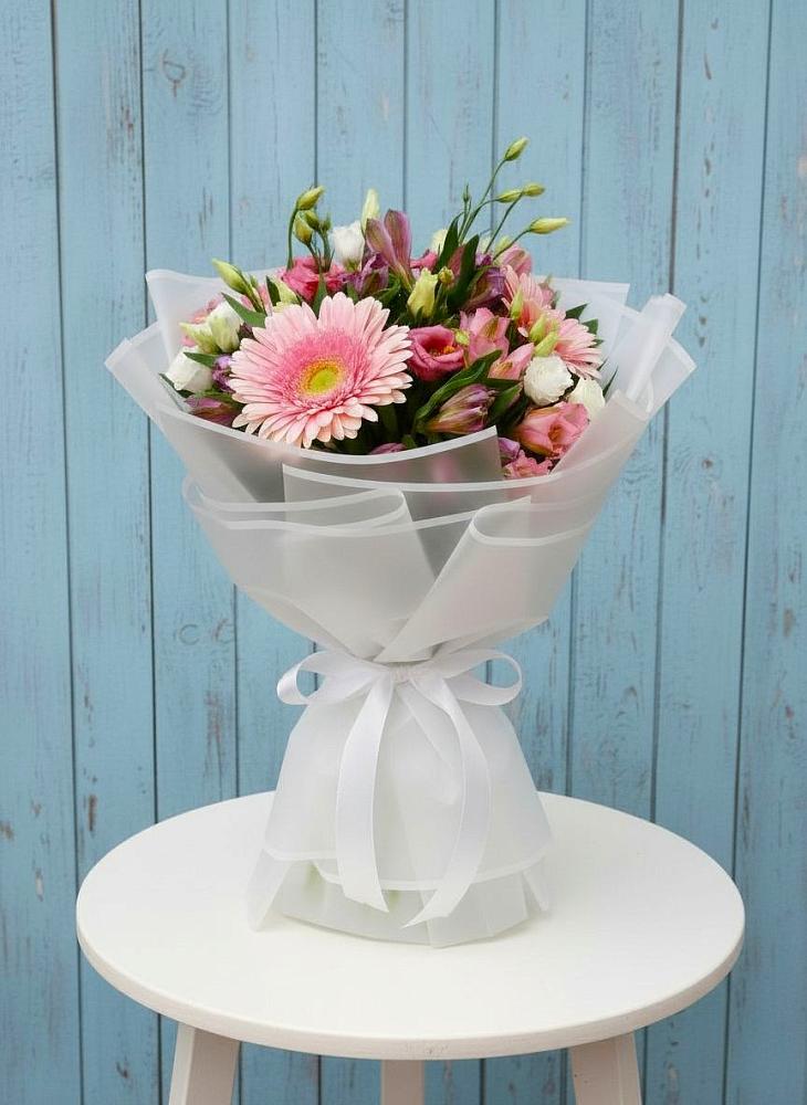 Букет цветов из: Герберы, Альстромерии и Лизиантусы в Лебедяни