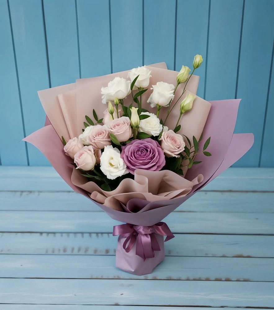 Букет цветов из: Розы и Лизиантусы в Лебедяни